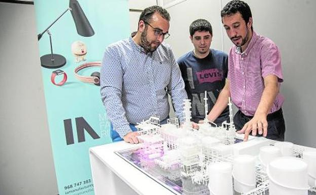 45 empresas al año